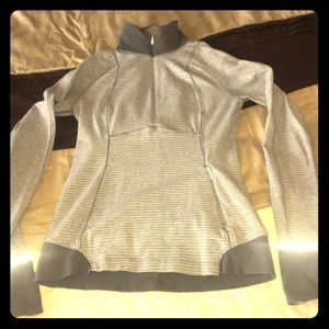 Lululemon 1/4 zip pull over.